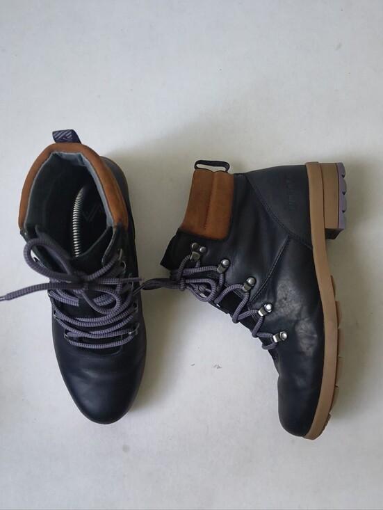 Forsake Shoes - Women’s Black Winter Hiking Boots with Tan Accent
